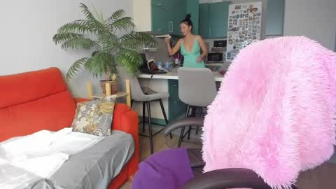 Snapshot of christina_hot chatting on 27, 1, 2025 Chris online show from 27, 1, 2025