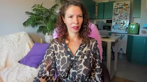 Snapshot of christina_hot chatting on 8, 10, 2025 Chris online show from 8, 10, 2025