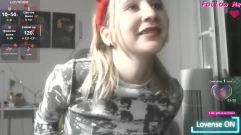Snapshot of christinafiveplus chatting on 9, 10, 2025 christinafiveplus online show from 9, 10, 2025