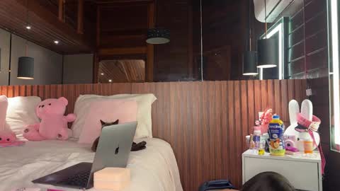 Christina Sage online show from 17, 9, 2025