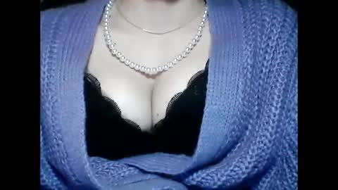 christine40211 online show from 3, 1, 2025