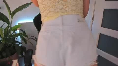 Christine Cardo online show from 3, 11, 2025