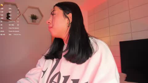 Christine  online show from 25, 11, 2025