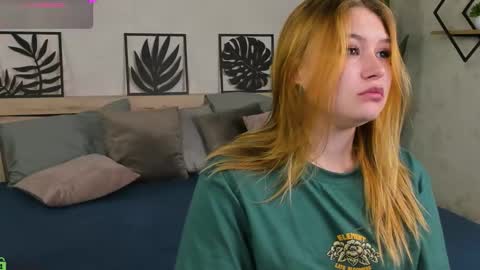 Snapshot of christine_wallker chatting on 22, 9, 2025 christine_wallker online show from 22, 9, 2025
