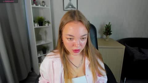 Snapshot of christy_little chatting on 28, 12, 2024 hristy3 online show from 28, 12, 2024