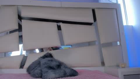 instagram chrystaljade.1 online show from 27, 3, 2026