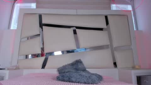 instagram chrystaljade.1 online show from 17, 4, 2026