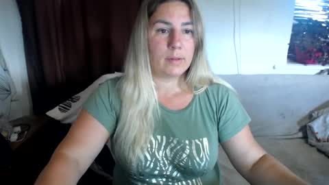 Snapshot of chrystalbella chatting on 18, 6, 2026 Diana online show from 18, 6, 2026