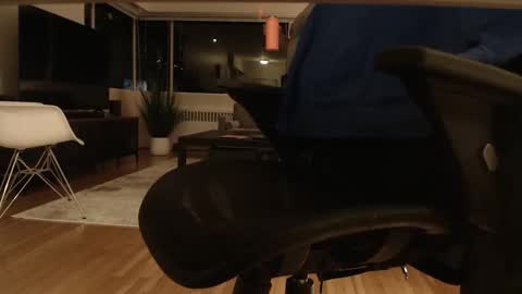 AstorYvr online show from 17, 4, 2026