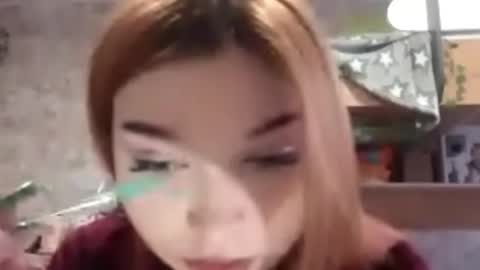 Snapshot of cicelylohry chatting on 18, 10, 2025 Hello Eva here Help me to make 100 thumbs up 333 online show from 18, 10, 2025