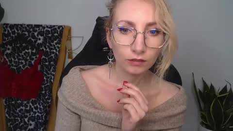Snapshot of cinderellamoon chatting on 23, 4, 2026 Cinderella online show from 23, 4, 2026