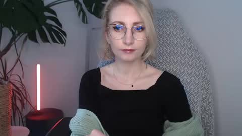 Snapshot of cinderellamoon chatting on 27, 4, 2026 Cinderella online show from 27, 4, 2026