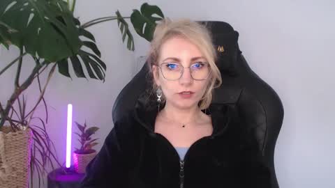 Snapshot of cinderellamoon chatting on 30, 4, 2026 Cinderella online show from 30, 4, 2026
