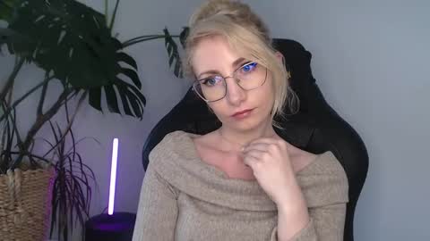 Snapshot of cinderellamoon chatting on 5, 5, 2026 Cinderella online show from 5, 5, 2026