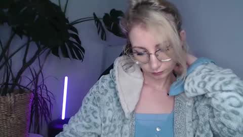 Snapshot of cinderellamoon chatting on 7, 5, 2026 Cinderella online show from 7, 5, 2026
