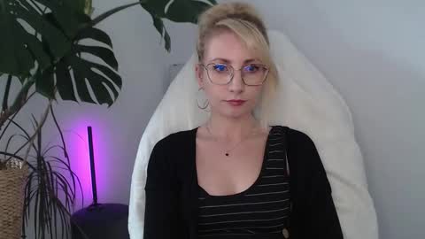Snapshot of cinderellamoon chatting on 11, 5, 2026 Cinderella online show from 11, 5, 2026
