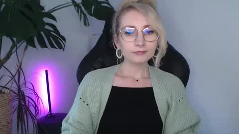 Snapshot of cinderellamoon chatting on 14, 5, 2026 Cinderella online show from 14, 5, 2026