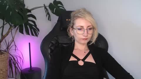 Snapshot of cinderellamoon chatting on 26, 5, 2026 Cinderella online show from 26, 5, 2026