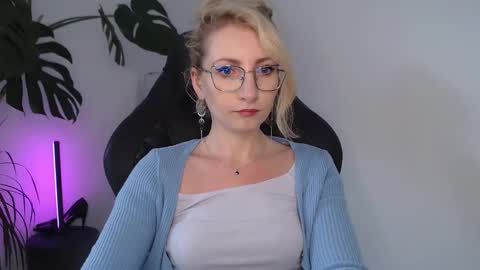Snapshot of cinderellamoon chatting on 1, 6, 2026 Cinderella online show from 1, 6, 2026