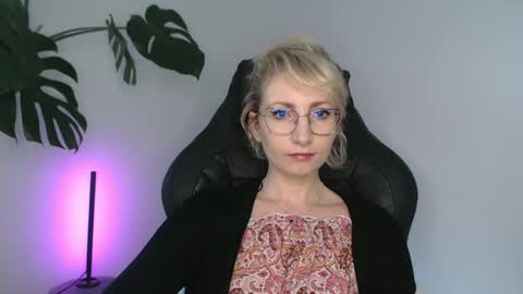 Snapshot of cinderellamoon chatting on 15, 6, 2026 Cinderella online show from 15, 6, 2026
