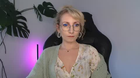 Snapshot of cinderellamoon chatting on 17, 6, 2026 Cinderella online show from 17, 6, 2026