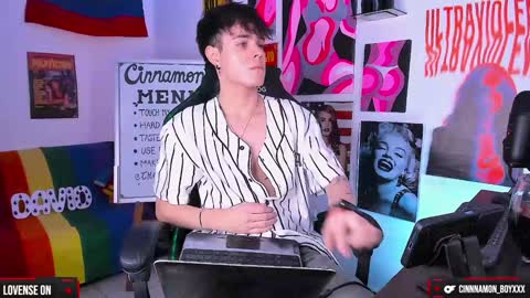 Snapshot of cinnamon_boyxxx chatting on 6, 12, 2024 David Independent Model online show from 6, 12, 2024