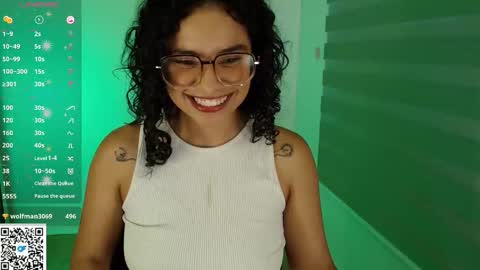 Snapshot of cinnamon_rosa chatting on 15, 12, 2025 Emma online show from 15, 12, 2025