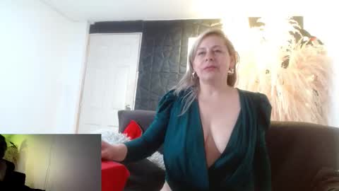 Snapshot of cinthia1609 chatting on 2, 12, 2025 cinthia1609 online show from 2, 12, 2025