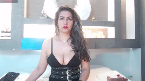 Cinthya  online show from 22, 1, 2025