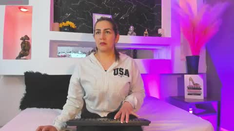 Cinthya  online show from 9, 3, 2026