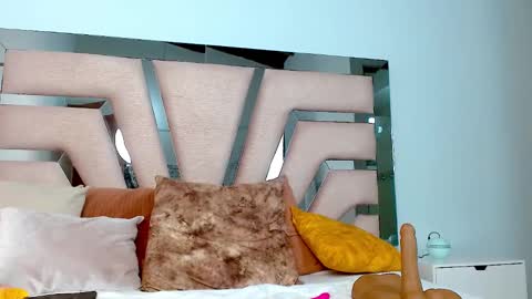 Cintia Hills online show from 21, 1, 2025