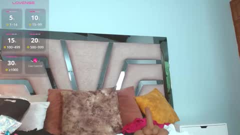 Cintia Hills online show from 5, 3, 2025