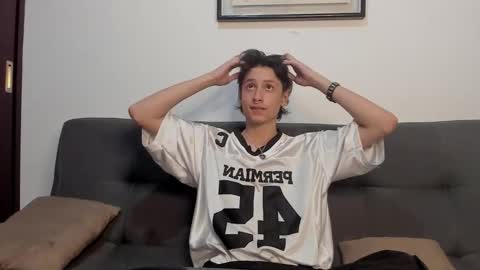 Snapshot of cirosky_elchicopolla chatting on 1, 12, 2025 cirosky_elchicopolla online show from 1, 12, 2025