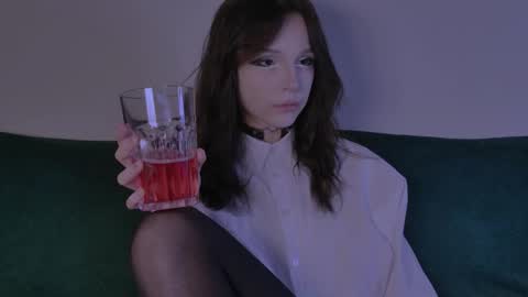 Claire Bennett online show from 1, 5, 2026