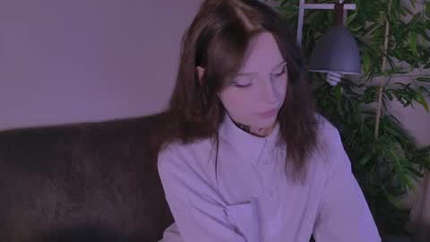 Claire Bennett online show from 17, 5, 2026