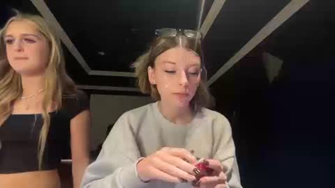 clairewalkerr online show from 16, 10, 2025