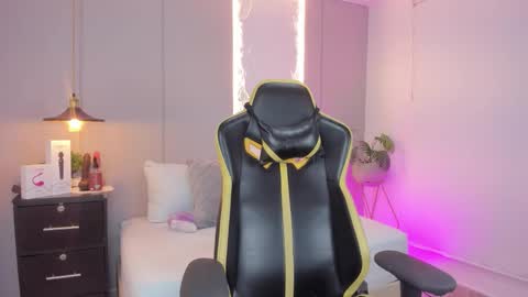 C L A R A online show from 7, 2, 2026