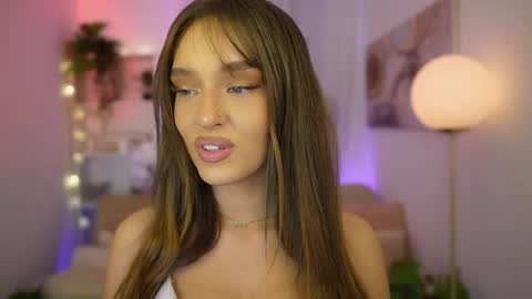 Clara smile online show from 18, 2, 2026