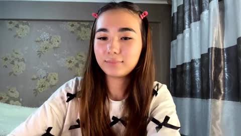 Snapshot of claribelatienza chatting on 6, 11, 2025 Yuna online show from 6, 11, 2025