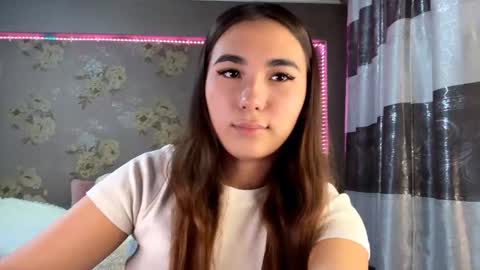 Snapshot of claribelatienza chatting on 17, 11, 2025 Yuna online show from 17, 11, 2025