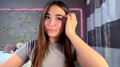 Snapshot of claribelatienza chatting on 22, 11, 2025 Yuna online show from 22, 11, 2025