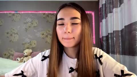 Snapshot of claribelatienza chatting on 28, 11, 2025 Yuna online show from 28, 11, 2025