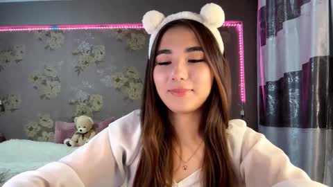 Snapshot of claribelatienza chatting on 30, 11, 2025 Yuna online show from 30, 11, 2025