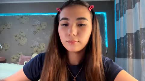 Snapshot of claribelatienza chatting on 1, 12, 2025 Yuna online show from 1, 12, 2025