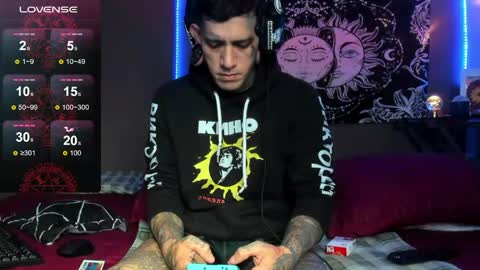 Snapshot of cleosexxx chatting on 19, 4, 2026 cleo y maikol online show from 19, 4, 2026