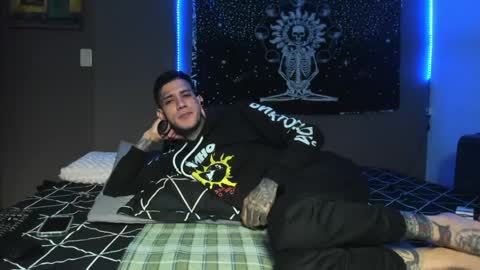 Snapshot of cleosexxx chatting on 23, 4, 2026 cleo y maikol online show from 23, 4, 2026