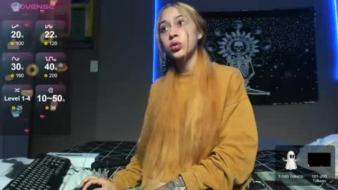 Snapshot of cleosexxx chatting on 25, 4, 2026 cleo y maikol online show from 25, 4, 2026