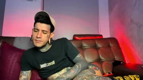 Snapshot of cleosexxx chatting on 11, 6, 2026 cleo y maikol online show from 11, 6, 2026
