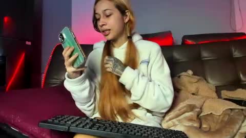 Snapshot of cleosexxx chatting on 14, 6, 2026 cleo y maikol online show from 14, 6, 2026