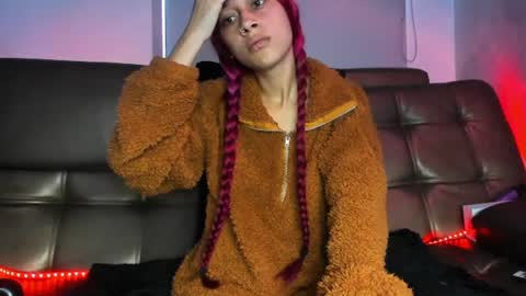 Snapshot of cleosexxx chatting on 15, 6, 2026 cleo y maikol online show from 15, 6, 2026